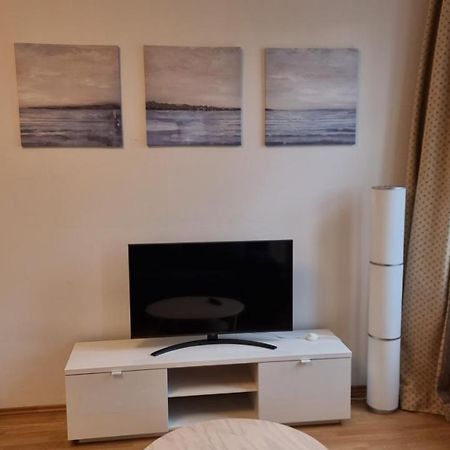 Sunny Apartment Next To Metro 1Br Вена Экстерьер фото