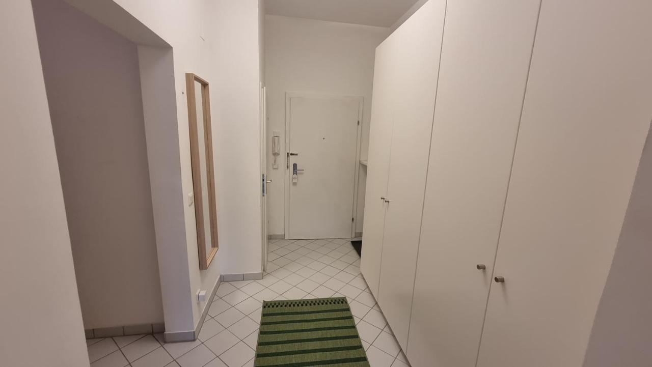 Sunny Apartment Next To Metro 1Br Вена Экстерьер фото