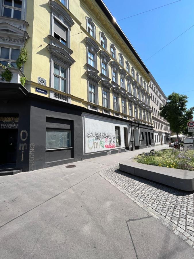 Sunny Apartment Next To Metro 1Br Вена Экстерьер фото