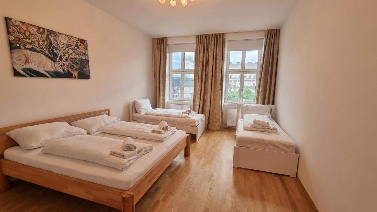 Sunny Apartment Next To Metro 1Br Вена Экстерьер фото