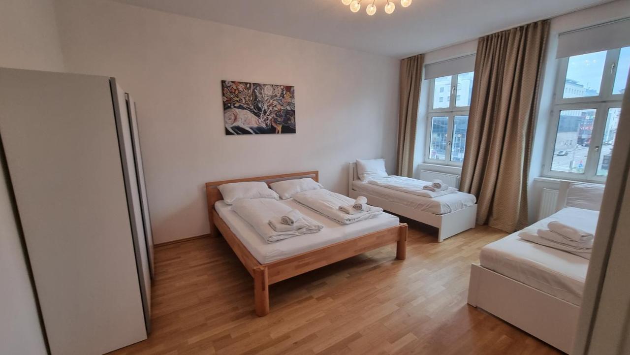 Sunny Apartment Next To Metro 1Br Вена Экстерьер фото