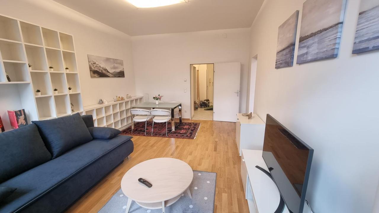 Sunny Apartment Next To Metro 1Br Вена Экстерьер фото