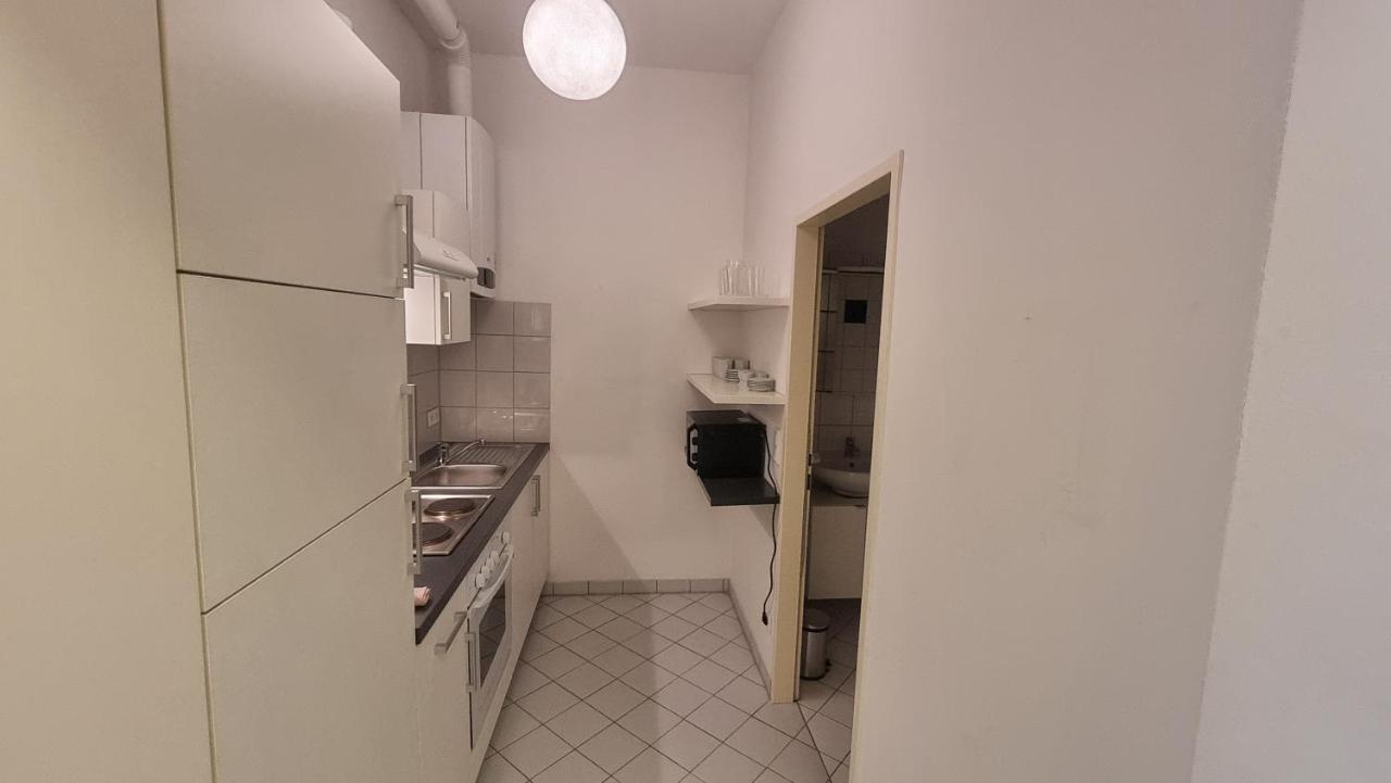 Sunny Apartment Next To Metro 1Br Вена Экстерьер фото