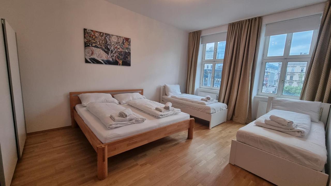 Sunny Apartment Next To Metro 1Br Вена Экстерьер фото