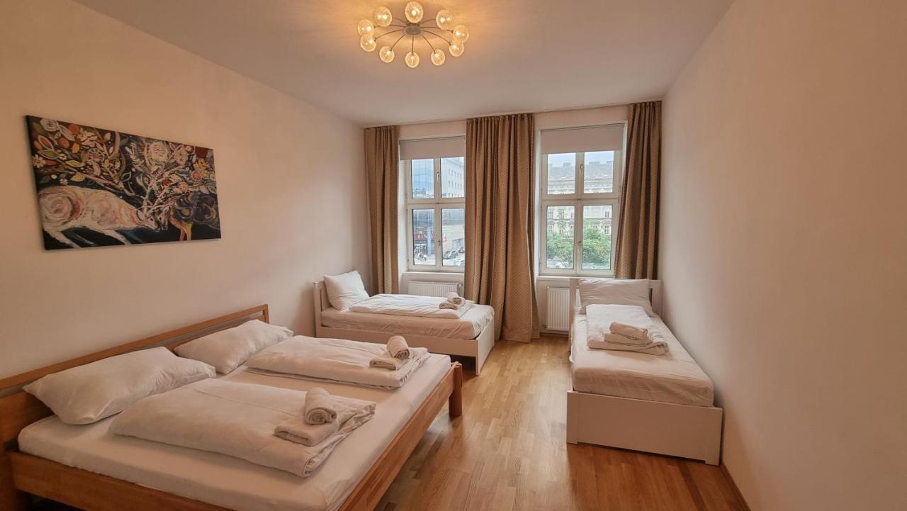 Sunny Apartment Next To Metro 1Br Вена Экстерьер фото
